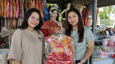 สายมูขอโชค “แม่ตะเคียนทอง” ฮือฮาล้วงลูกบอล-จุดธูปมงคล ได้เลขเด็ดตรงกันเป๊ะ